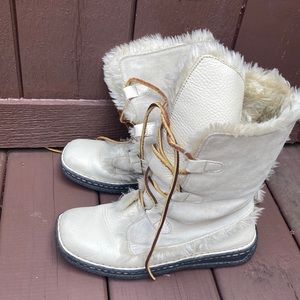 Cabela’s Fur Lined Lace Up Cream Leather Winter Snow Boots 82-3545